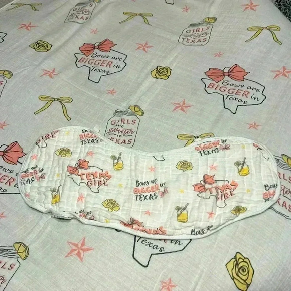 Bamboo swaddle and bib. Like new - Picture 1 of 2